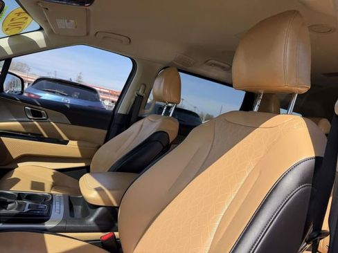 Used 2024 Kia Carnival LX image 8