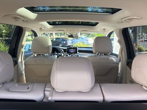 Used 2019 Mercedes-Benz GLC 300 image 7
