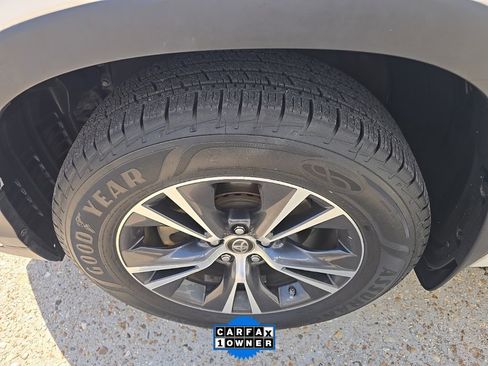 Used 2018 Toyota Highlander LE image 37