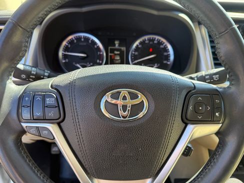 Used 2016 Toyota Highlander XLE AWD/4WD image 36