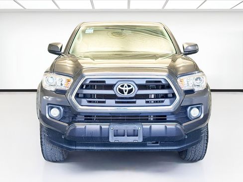 Used 2016 Toyota Tacoma SR5 image 2