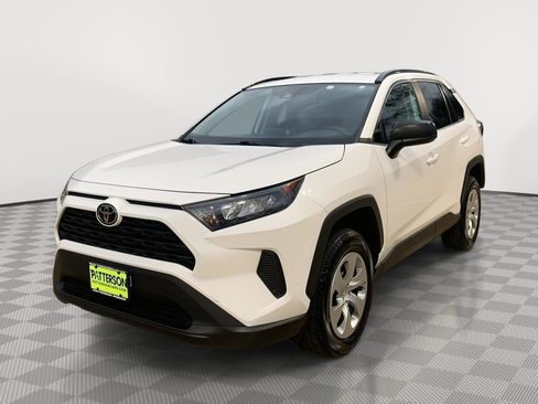 Used 2021 Toyota RAV4 LE image 4