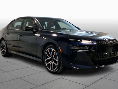 Certified 2023 BMW 760i xDrive image 3