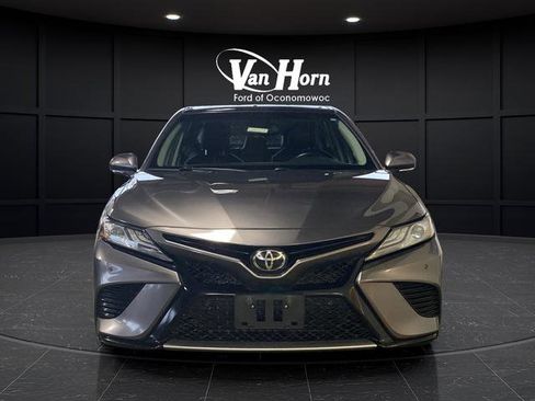 Used 2018 Toyota Camry XSE image 11
