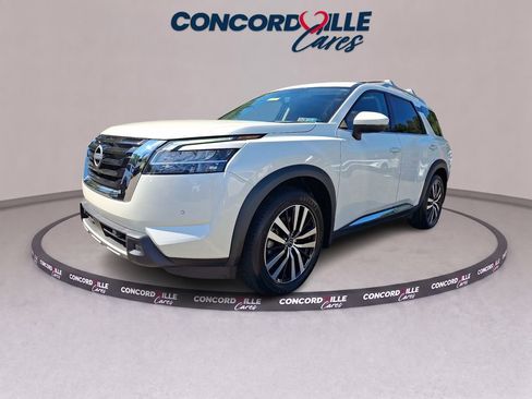 Certified 2023 Nissan Pathfinder Platinum w/ Cargo Package AWD/4WD image 4