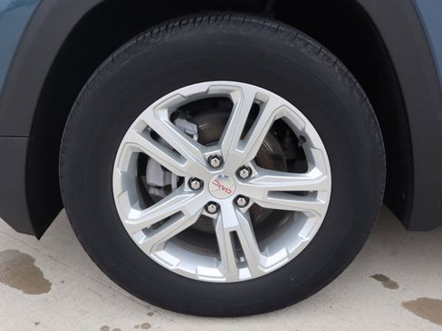 Used 2024 GMC Terrain SLE w/ Driver Convenience Package FWD image 26
