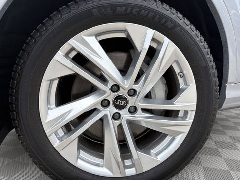 Used 2022 Audi Q7 3.0T Premium Plus w/ Premium Plus Package AWD/4WD image 9