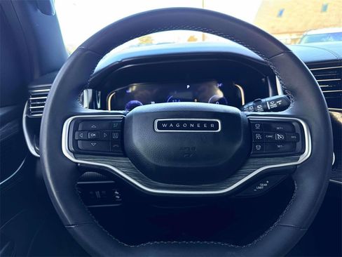 Used 2022 Jeep Wagoneer Series III w/ Flexible Seating Group image 15