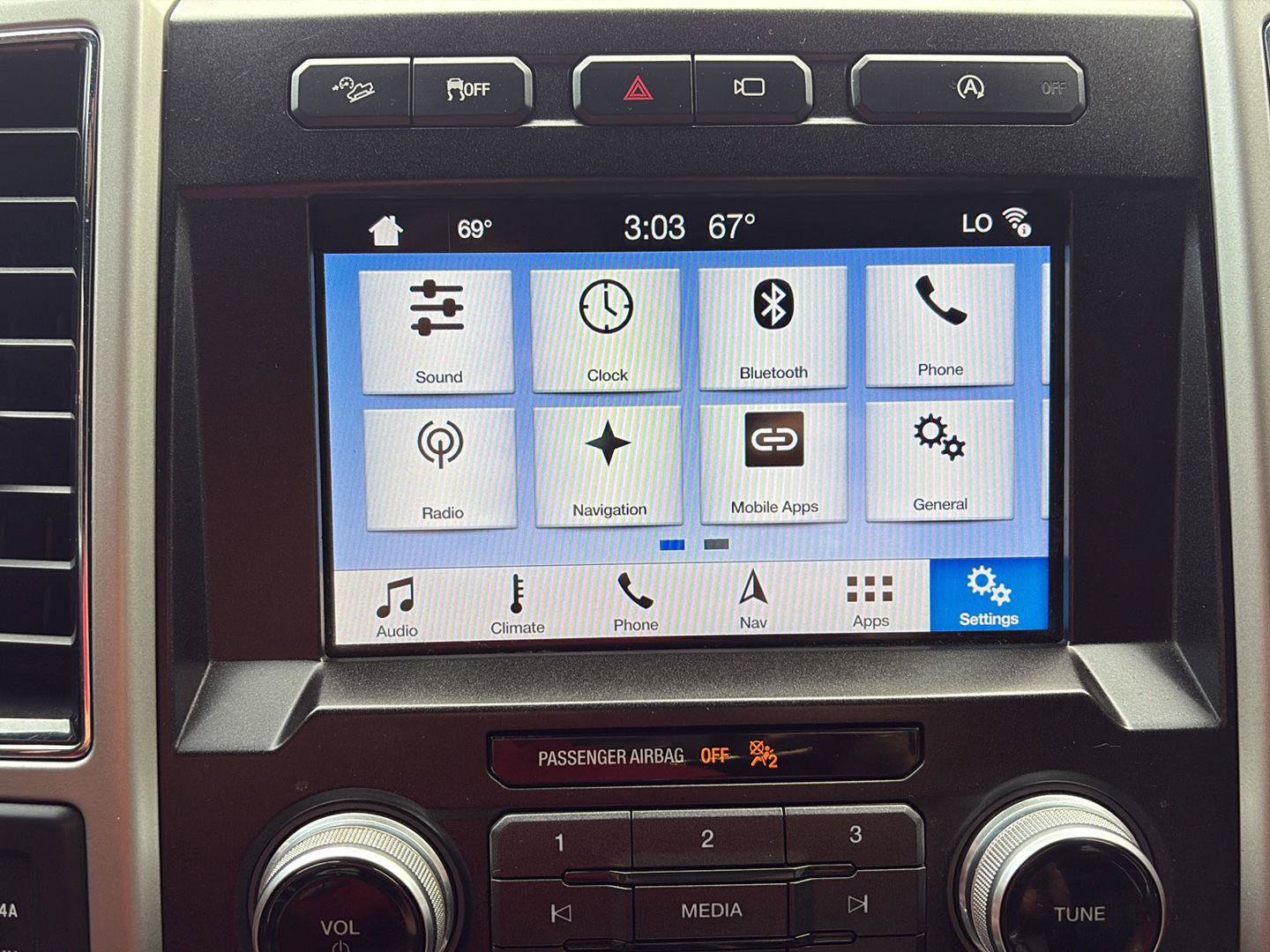 Used 2018 Ford F150 Lariat w/ Equipment Group 502A Luxury AWD/4WD image 18