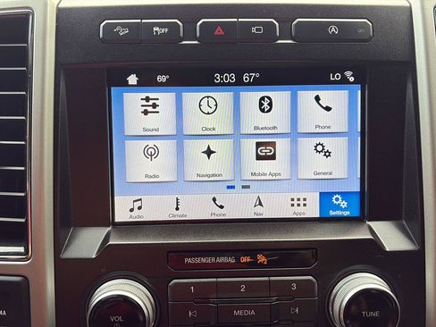 Used 2018 Ford F150 Lariat w/ Equipment Group 502A Luxury AWD/4WD image 18