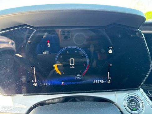 Used 2025 Chevrolet Trax LT w/ LT Convenience Package FWD image 7
