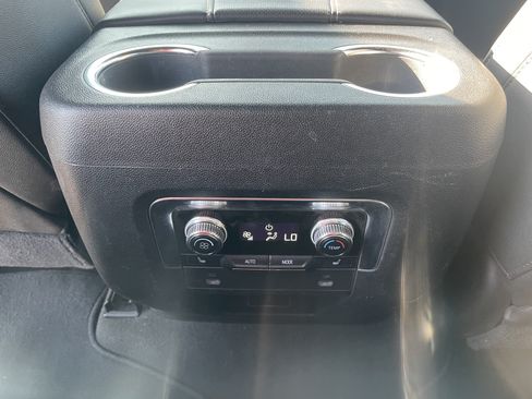Used 2021 GMC Yukon SLT w/ SLT Luxury Package AWD/4WD image 24