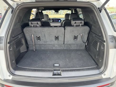 Used 2025 Chevrolet Traverse LT image 22