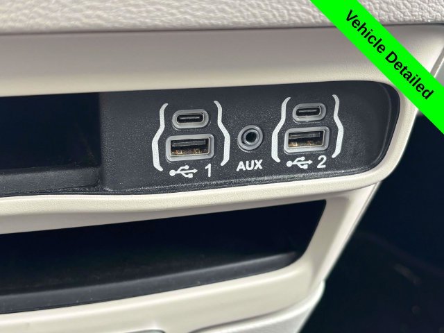 Used 2023 Chrysler Pacifica Touring-L FWD image 19
