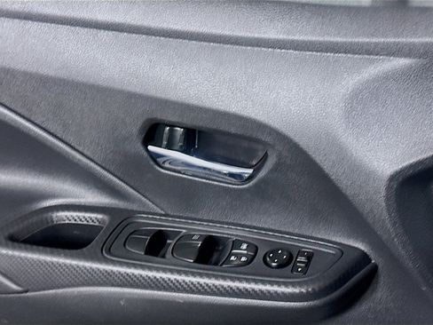 Used 2025 Nissan Versa SV FWD image 15