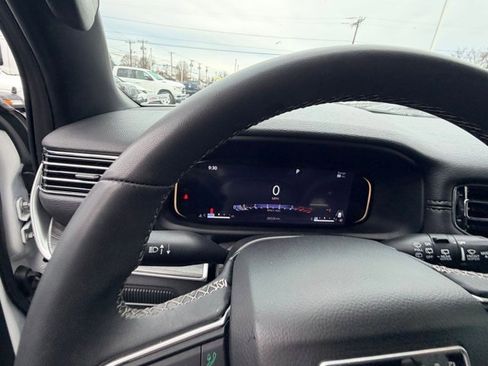 Used 2023 Jeep Wagoneer Series III w/ Preferred Equipment Group image 27