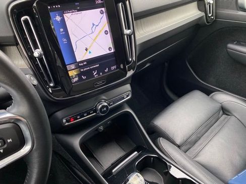 Used 2019 Volvo XC40 T5 Inscription image 16