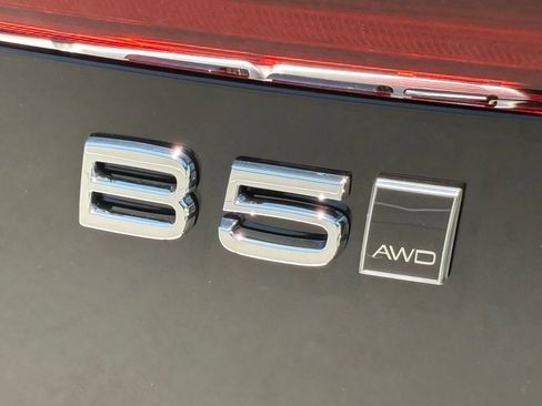 New 2026 Volvo XC60 B5 Plus w/ Protection Package Premier AWD/4WD image 8