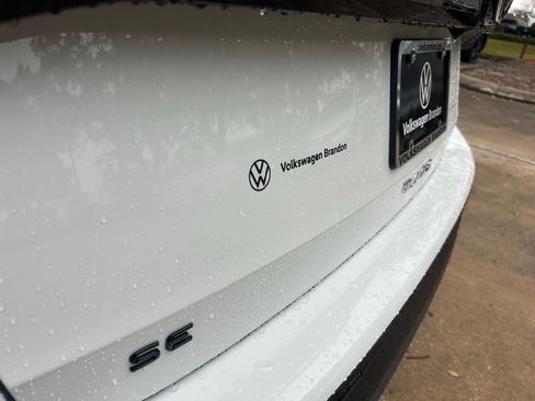 New 2026 Volkswagen Taos SE image 29