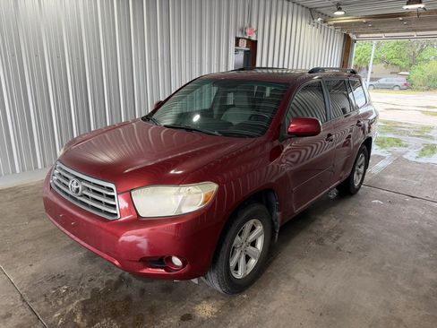 Used 2010 Toyota Highlander SE FWD image 1