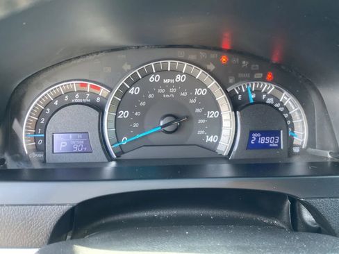 Used 2014 Toyota Camry SE FWD image 25