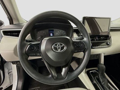 Certified 2025 Toyota Corolla Cross L FWD image 11