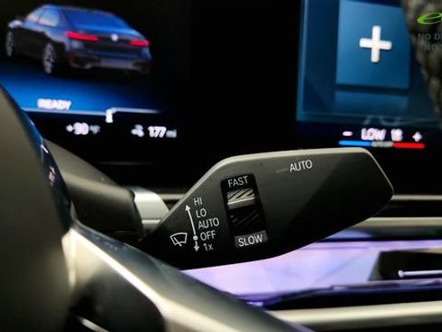 Used 2025 BMW i7 xDrive60 w/ Executive Package RWD image 59