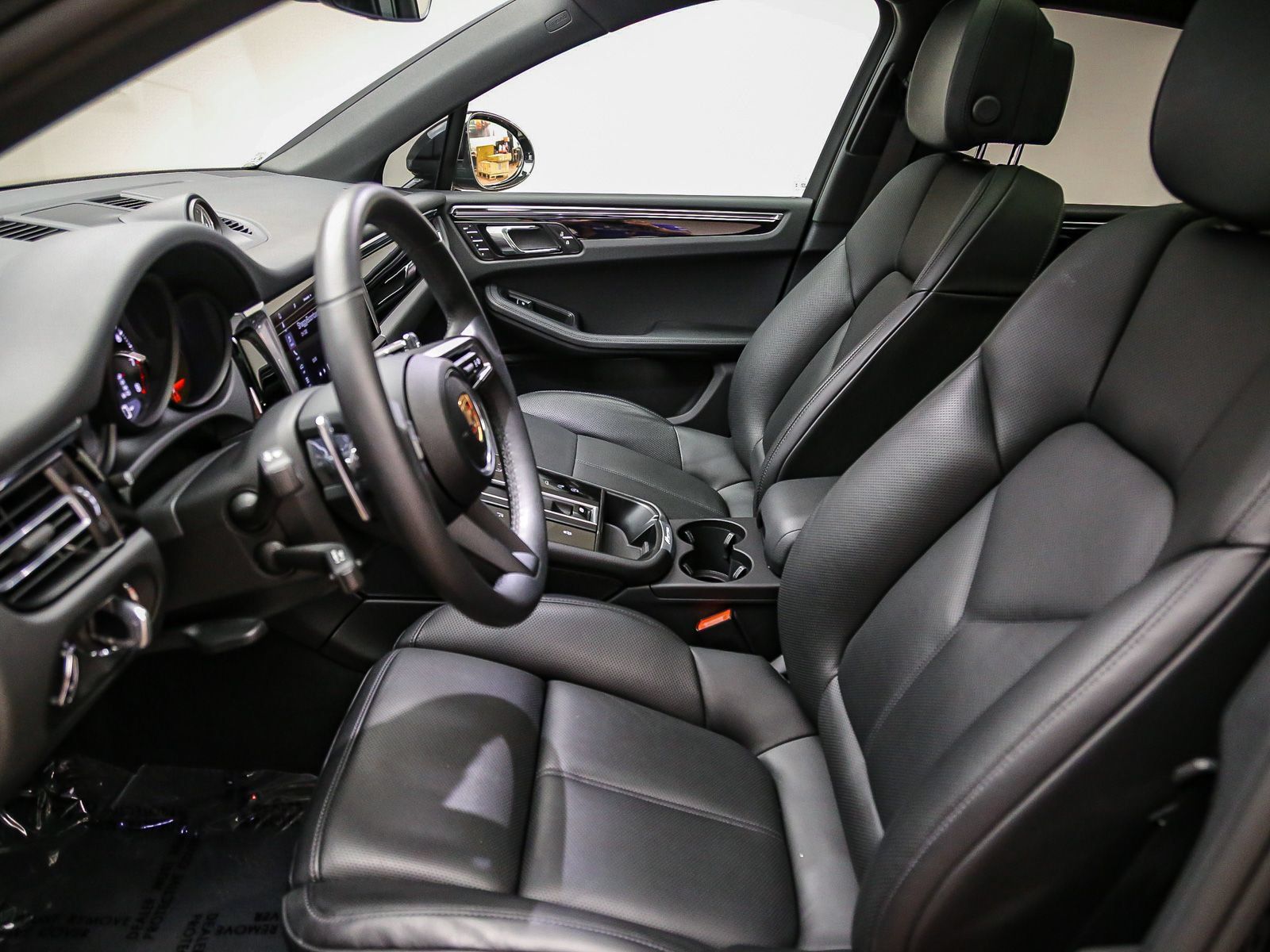 Certified 2025 Porsche Macan AWD/4WD image 22