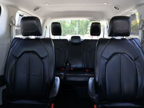 Used 2019 Chrysler Pacifica Touring-L Plus w/ Advanced Safetytec Group FWD image 38