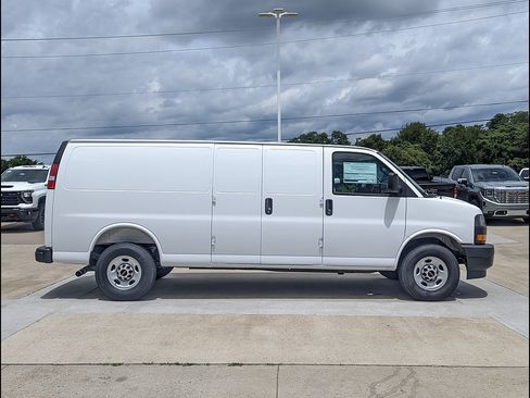 New 2026 GMC Savana 2500 Extended w/ Safety Package RWD image 6