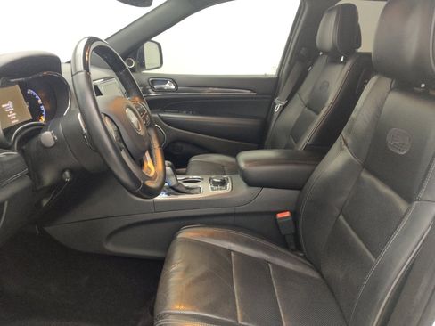 Used 2019 Jeep Grand Cherokee Overland AWD/4WD image 17