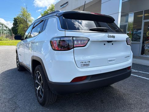Certified 2025 Jeep Compass Limited AWD/4WD image 9