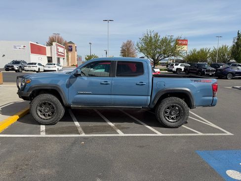 Used 2019 Toyota Tacoma TRD Off-Road image 1