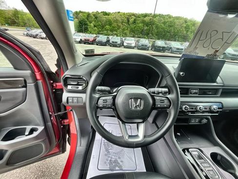 Used 2025 Honda Pilot Touring image 11