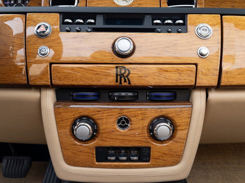 Used 2009 Rolls-Royce Phantom Drophead Coupe image 32