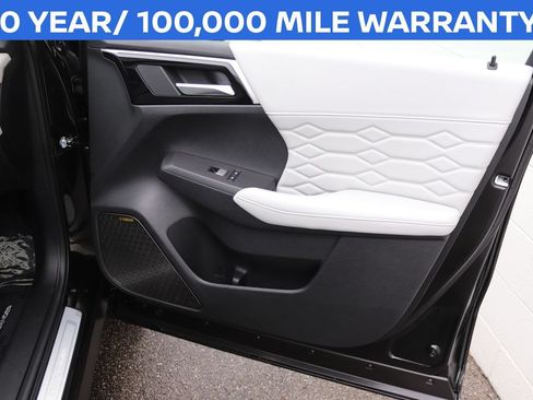 Used 2025 Mitsubishi Outlander AWD image 20