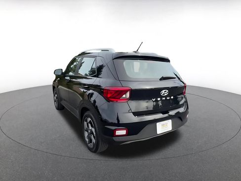 Used 2025 Hyundai Venue SEL image 11