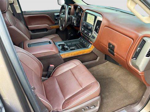Used 2015 Chevrolet Silverado 1500 High Country w/ High Country Premium Package AWD/4WD image 29