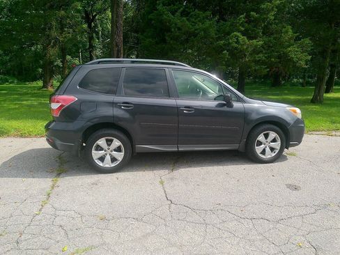 Used 2015 Subaru Forester 2.5i Premium w/ All-Weather Package AWD/4WD image 10
