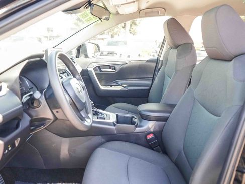 Used 2025 Toyota RAV4 XLE AWD/4WD image 17