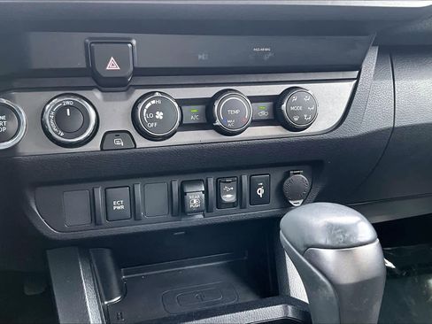 Used 2019 Toyota Tacoma TRD Off-Road AWD/4WD image 32