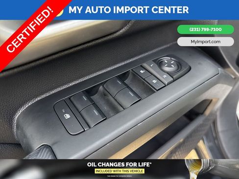 Used 2025 Toyota Tacoma TRD Sport image 11