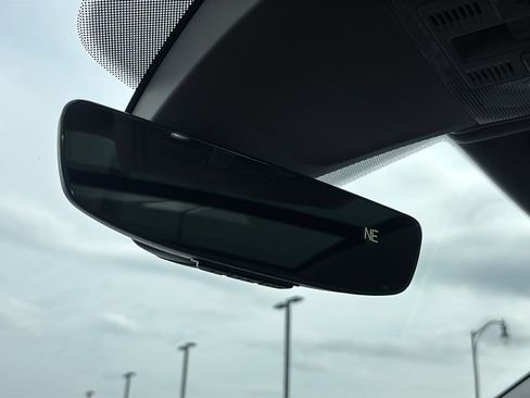Used 2023 Volkswagen Tiguan SE w/ Panoramic Sunroof Package AWD/4WD image 24