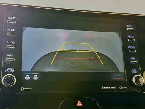 Used 2022 Toyota Venza LE image 15