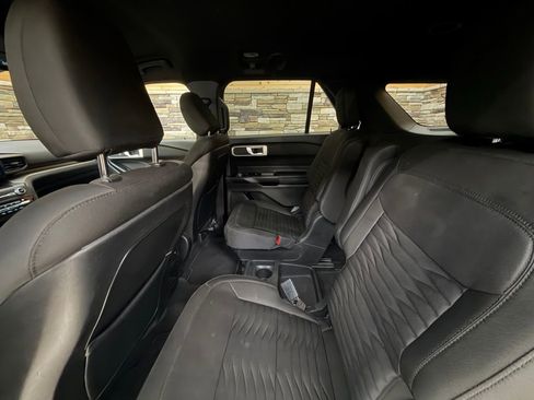 Used 2020 Ford Explorer XLT w/ Comfort Package AWD/4WD image 28