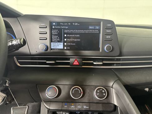 Used 2026 Hyundai Elantra SE FWD image 16