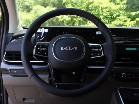 New 2026 Kia Carnival FWD image 10