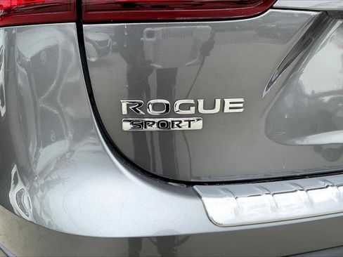 Used 2018 Nissan Rogue Sport S image 8