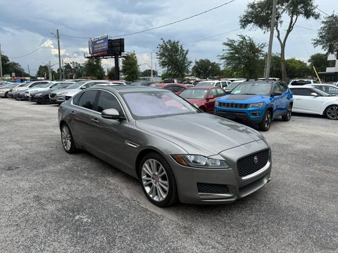 Used 2018 Jaguar XF Prestige RWD image 3