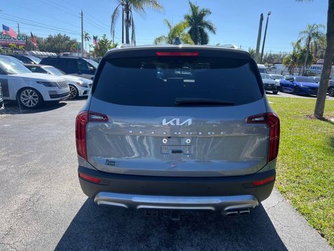 Used 2022 Kia Telluride EX w/ EX Premium Package FWD image 7